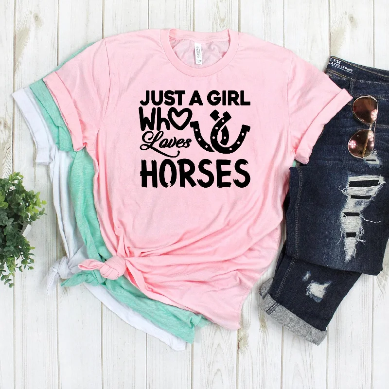 S / GirlLovesHorses